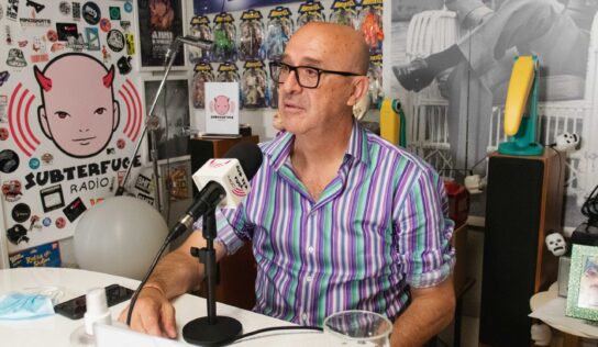 Más de 40 años en la radio de la mano de Paco Pérez Bryan en la nueva entrega de Simpatía por la industria musical