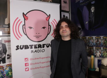 Truco o trato de Víctor Lenore con el crítico cultural Alberto Santamaría