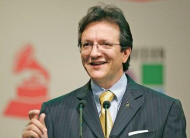 Gabriel Abaroa, pieza clave de los Latin Grammys, protagoniza un nuevo episodio de SIM